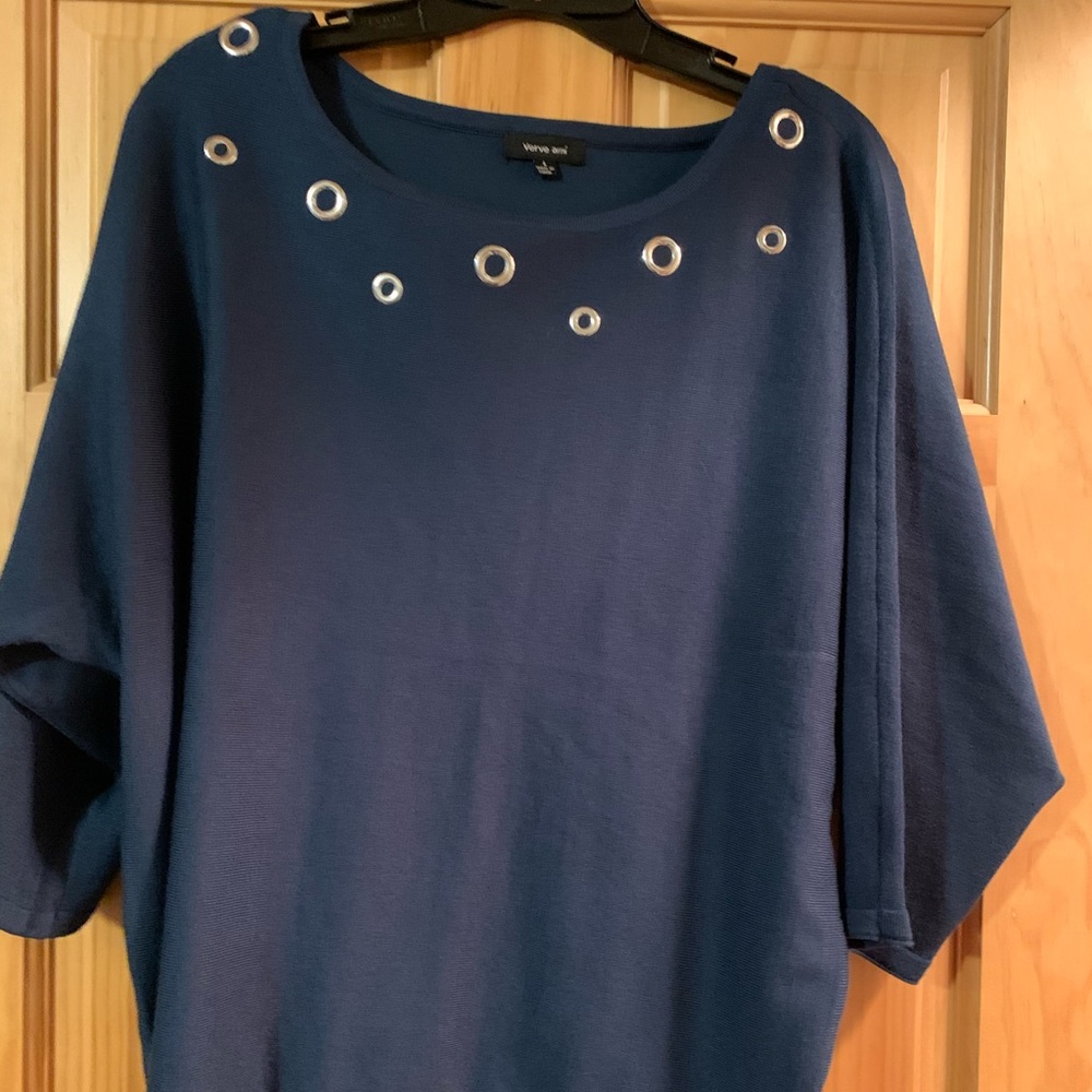 Sweater worn once With metal detail
